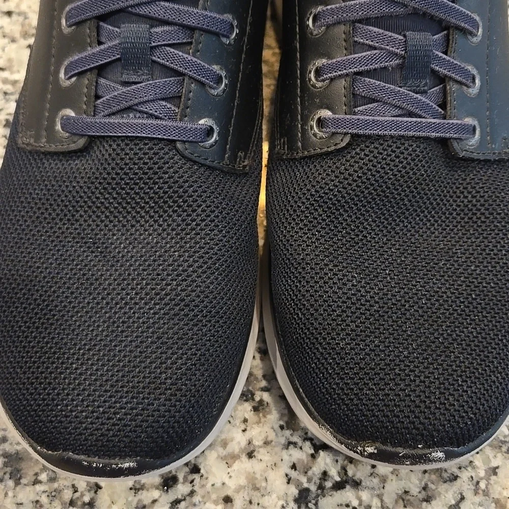 SKECHERS STREETWEAR MEMORY FOAM MEN'S SLIP-ON SNEAKER. SIZE 9.5